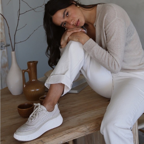 Dolce Vita Dolen Sneakers in Sandstone Knit color
Size 8.5 - Picture 2 of 13